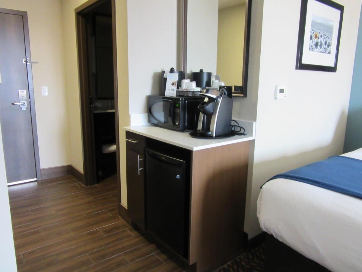 Holiday Inn Express Wichita South By Ihg Bagian luar foto