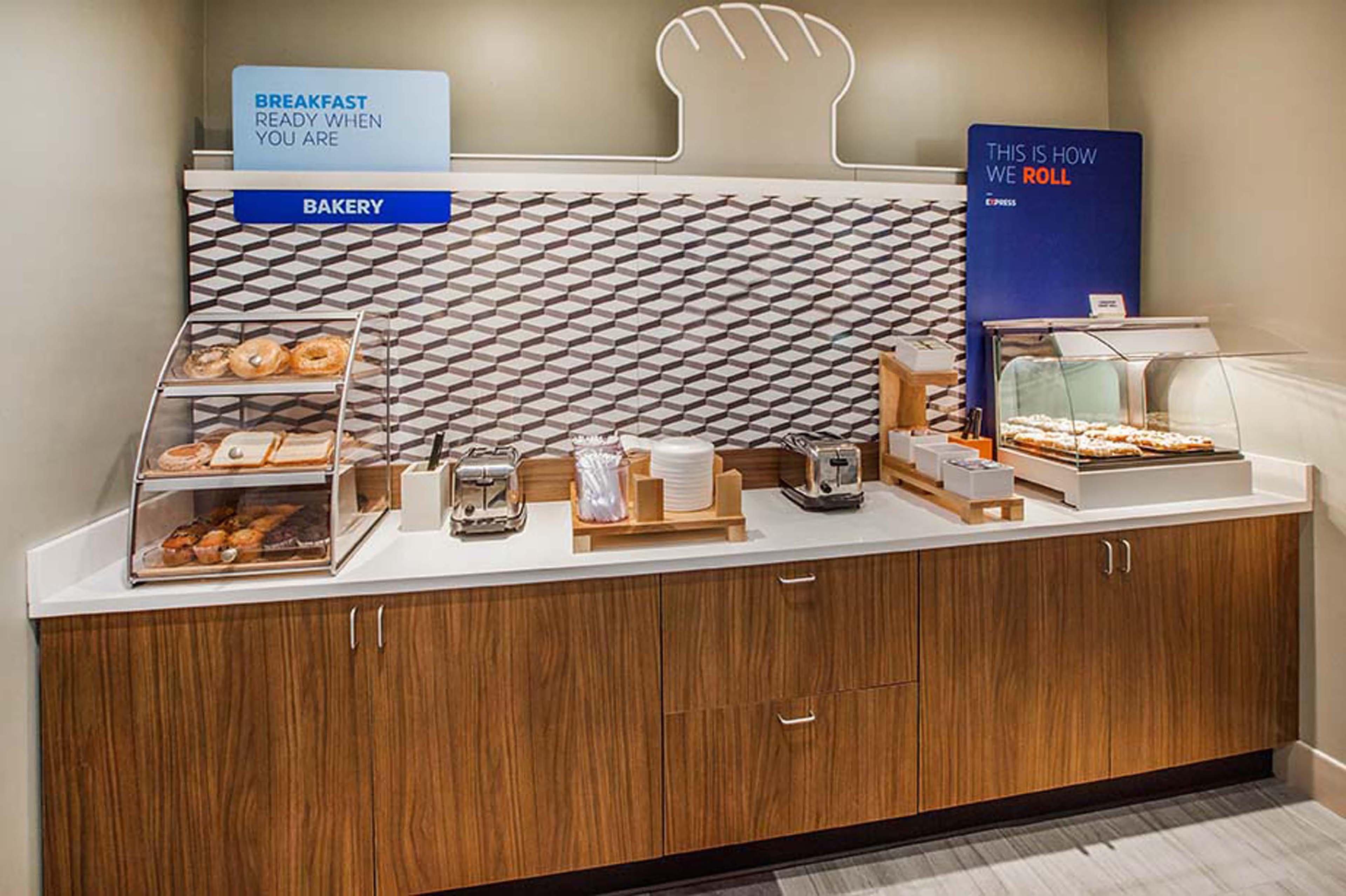 Holiday Inn Express Wichita South By Ihg Bagian luar foto