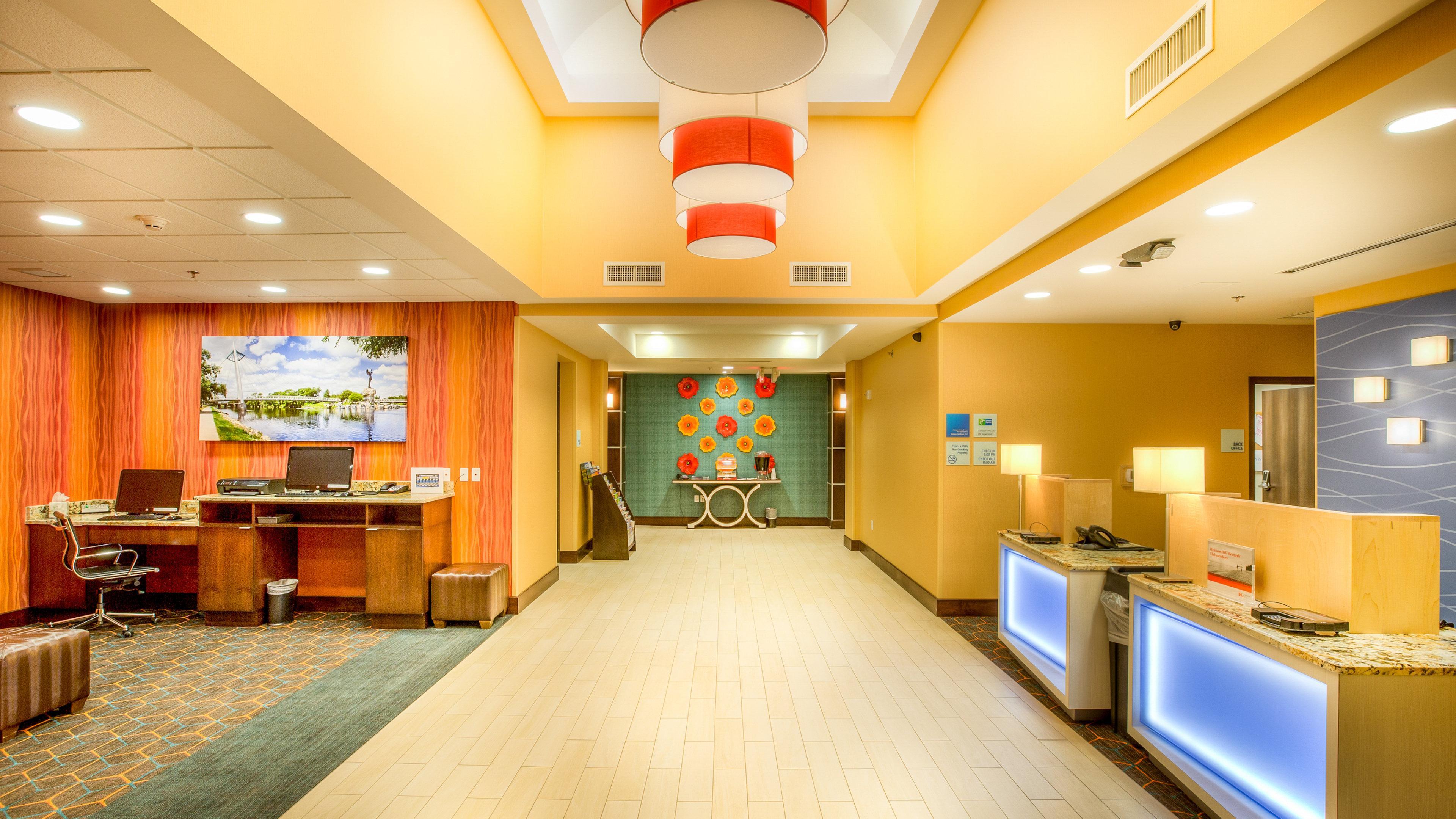 Holiday Inn Express Wichita South By Ihg Bagian luar foto