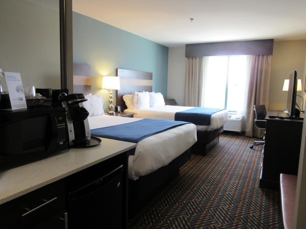 Holiday Inn Express Wichita South By Ihg Bagian luar foto