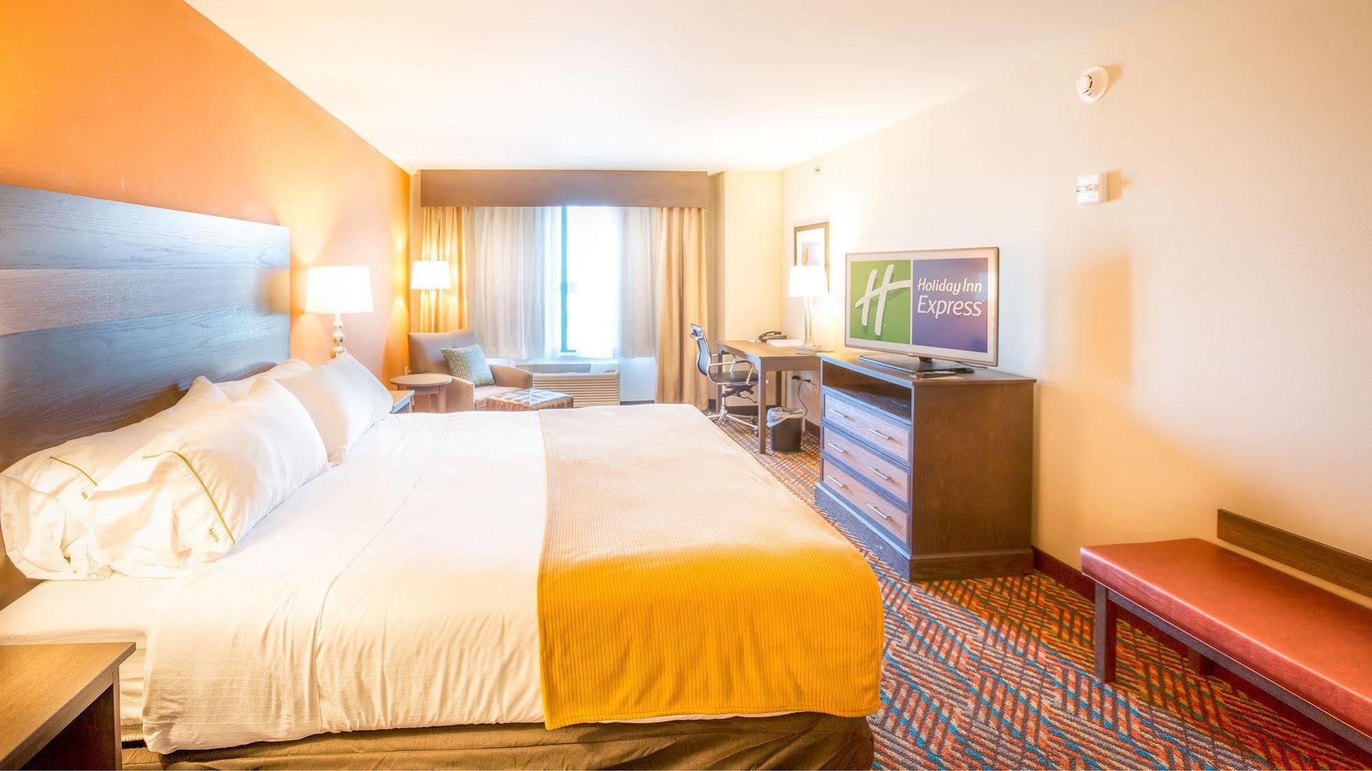 Holiday Inn Express Wichita South By Ihg Bagian luar foto